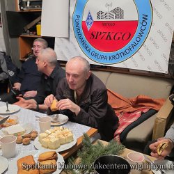 2025-12-18 Czwartkowe spotkanie z akcentem wigilijnym  - zdjęcie 45