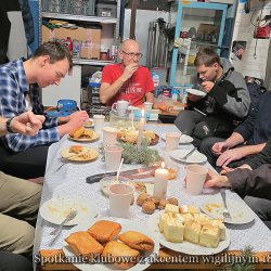 2025-12-18 Czwartkowe spotkanie z akcentem wigilijnym  - zdjęcie 46