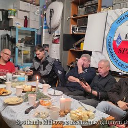 2025-12-18 Czwartkowe spotkanie z akcentem wigilijnym  - zdjęcie 54