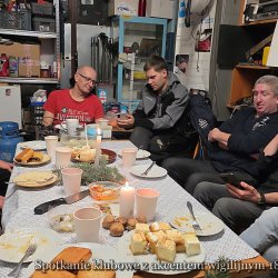2025-12-18 Czwartkowe spotkanie z akcentem wigilijnym  - zdjęcie 55