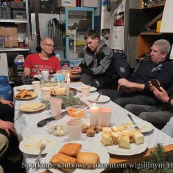 2025-12-18 Czwartkowe spotkanie z akcentem wigilijnym  - zdjęcie 58