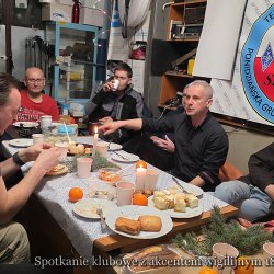 2025-12-18 Czwartkowe spotkanie z akcentem wigilijnym  - zdjęcie 60