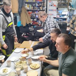 2025-12-18 Czwartkowe spotkanie z akcentem wigilijnym  - zdjęcie 2