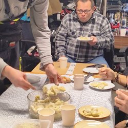 2025-12-18 Czwartkowe spotkanie z akcentem wigilijnym  - zdjęcie 3