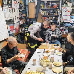 2025-12-18 Czwartkowe spotkanie z akcentem wigilijnym  - zdjęcie 4