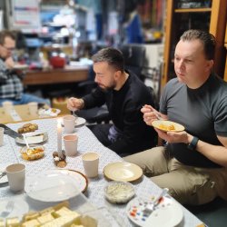 2025-12-18 Czwartkowe spotkanie z akcentem wigilijnym  - zdjęcie 11