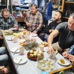 2025-12-18 Czwartkowe spotkanie z akcentem wigilijnym  - zdjęcie 21