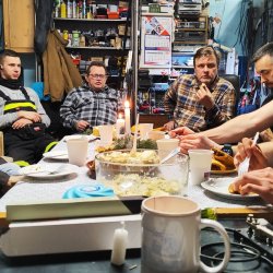 2025-12-18 Czwartkowe spotkanie z akcentem wigilijnym  - zdjęcie 24