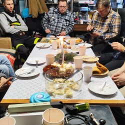 2025-12-18 Czwartkowe spotkanie z akcentem wigilijnym  - zdjęcie 27