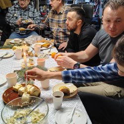 2025-12-18 Czwartkowe spotkanie z akcentem wigilijnym  - zdjęcie 30