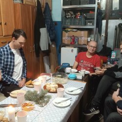 2025-12-18 Czwartkowe spotkanie z akcentem wigilijnym  - zdjęcie 38